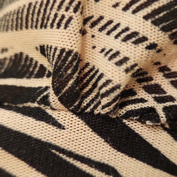 JTLA California Women's Black and Cream/Tan Monotone Forest Print Top Size SP - Picture 12 of 12